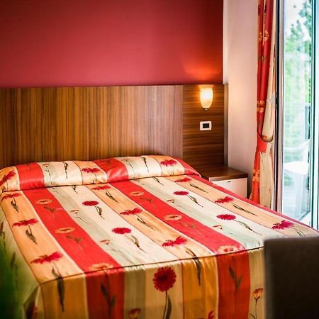 Hotel Vienna Линяно Сабиадоро Екстериор снимка