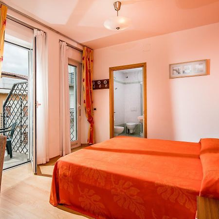 Hotel Vienna Линяно Сабиадоро Екстериор снимка