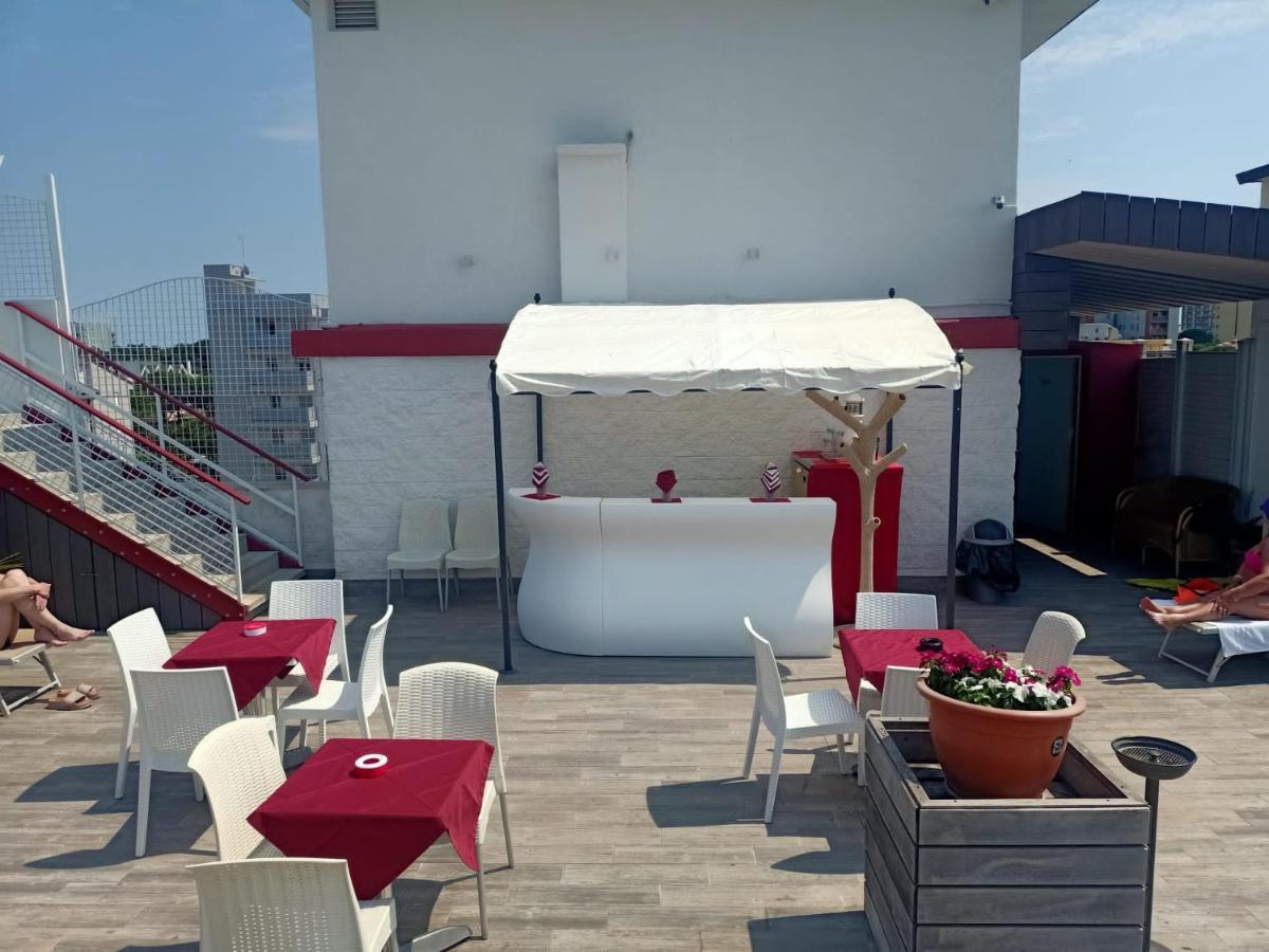 Hotel Vienna Линяно Сабиадоро Екстериор снимка