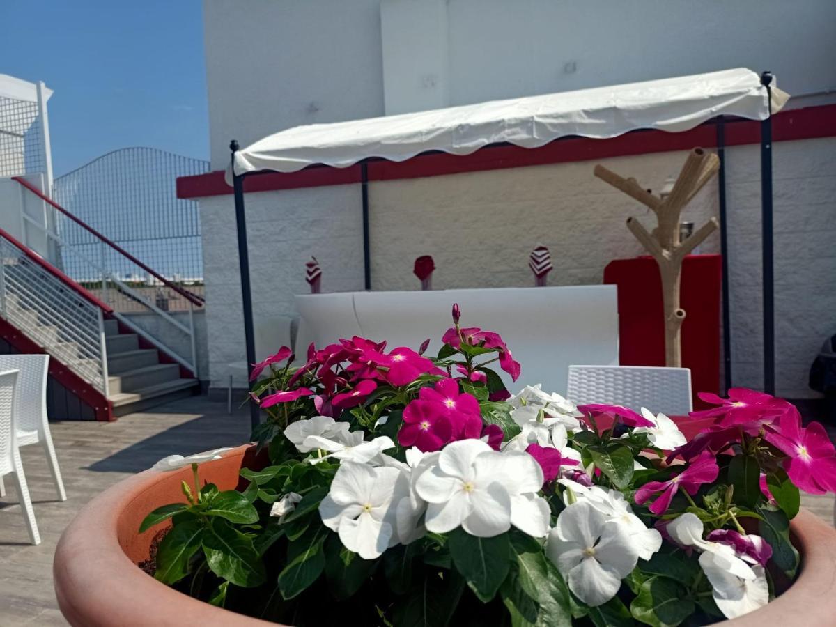 Hotel Vienna Линяно Сабиадоро Екстериор снимка