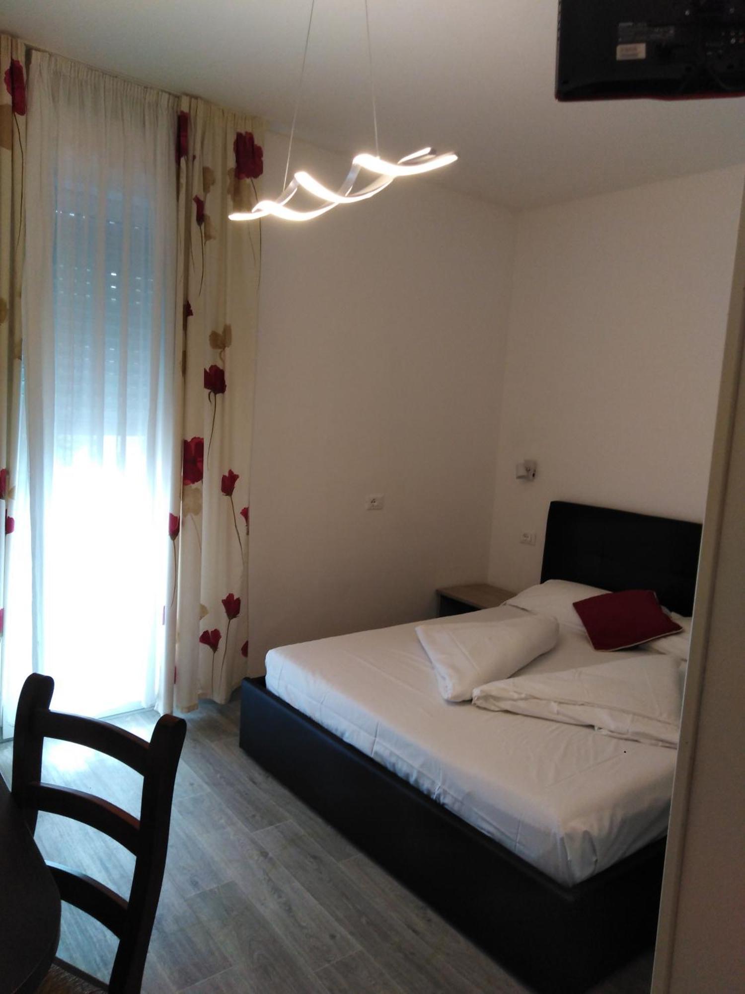 Hotel Vienna Линяно Сабиадоро Екстериор снимка