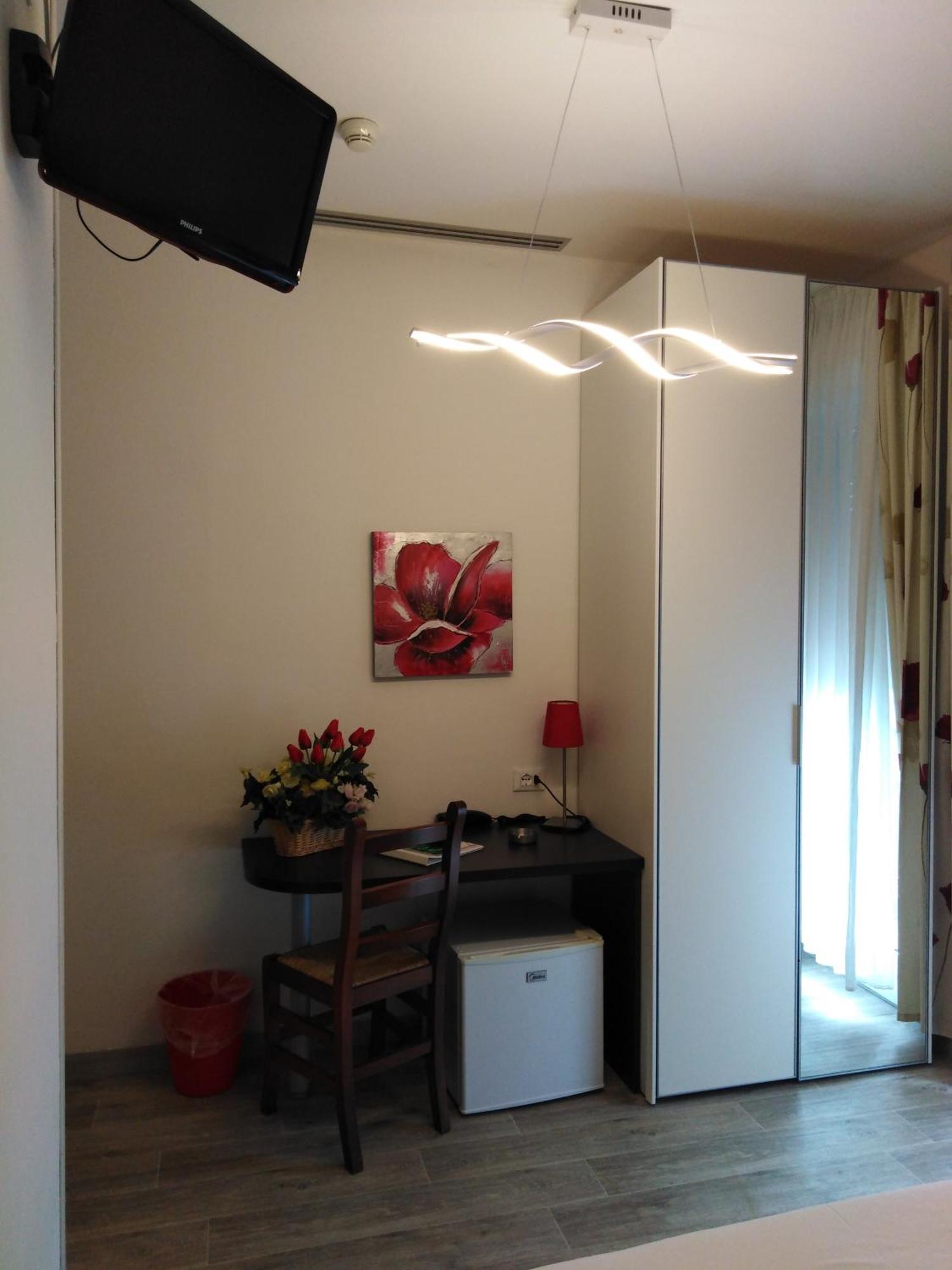 Hotel Vienna Линяно Сабиадоро Екстериор снимка