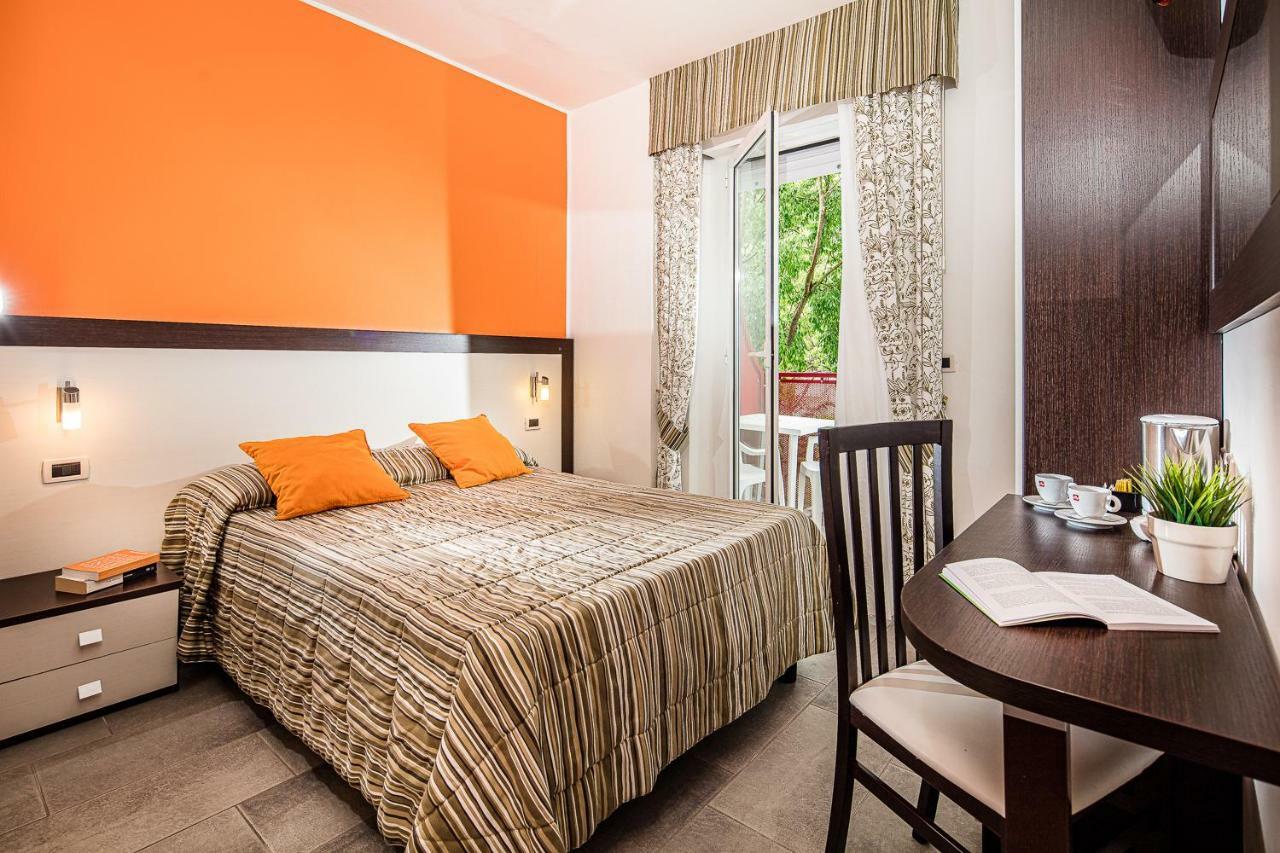 Hotel Vienna Линяно Сабиадоро Екстериор снимка