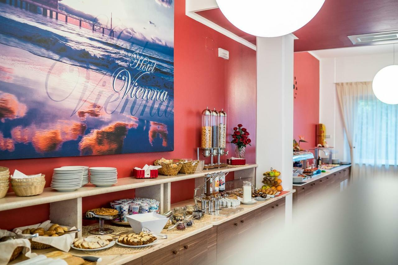 Hotel Vienna Линяно Сабиадоро Екстериор снимка