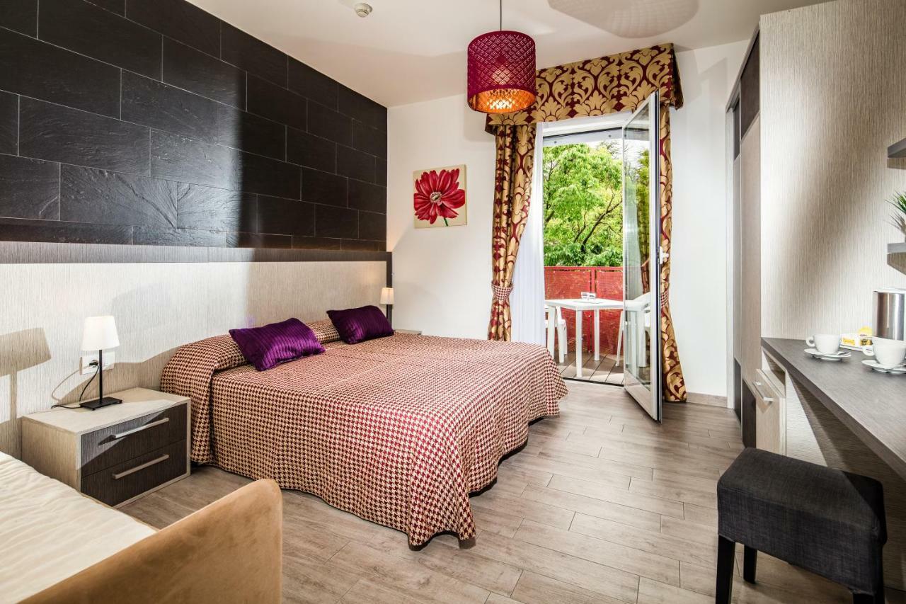 Hotel Vienna Линяно Сабиадоро Екстериор снимка